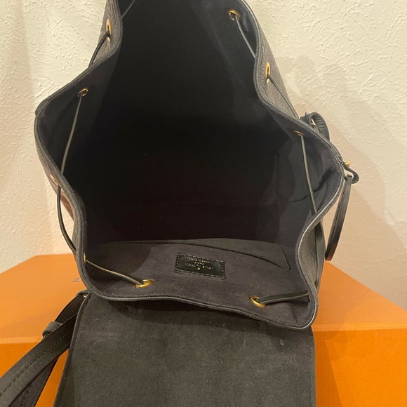 Louis Vuitton MONTSOURIS BACKPACK - Picture 5 of 7